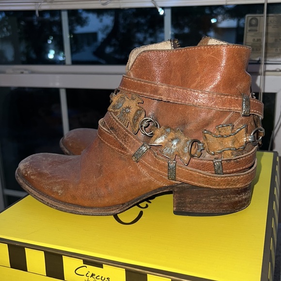 Freebird by Steven - Picture 4 of 10